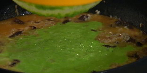 рисовая каша со сморчками и зеленым горошком