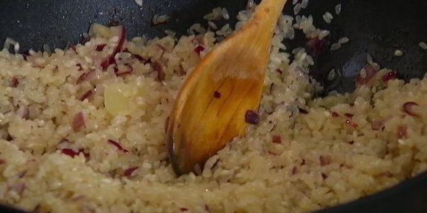 рисовая каша со сморчками и зеленым горошком