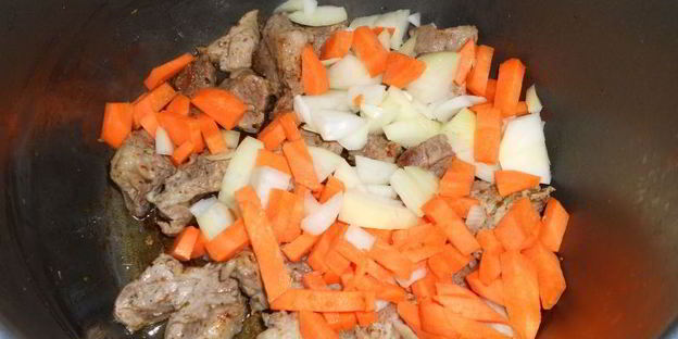 рисовая каша со свининой и овощами в мультиварке