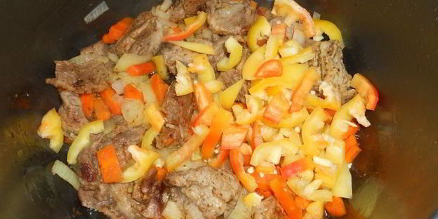 рисовая каша со свининой и овощами в мультиварке