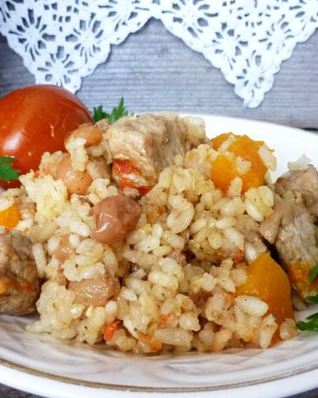 Рисовая каша со свининой и тыквой