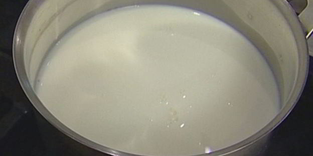 шоколадная рисовая каша с изюмом и орехами