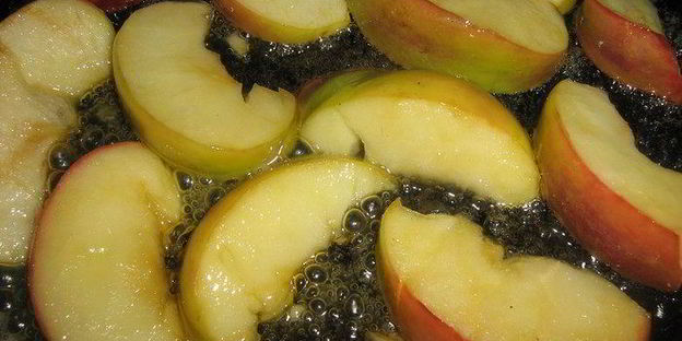 сливочная рисовая каша с яблоками