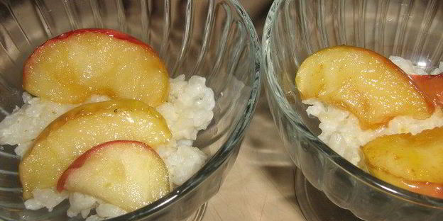 сливочная рисовая каша с яблоками