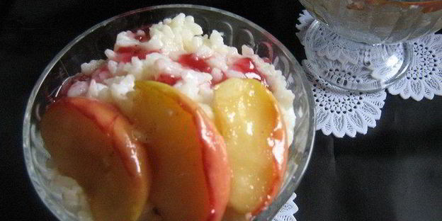сливочная рисовая каша с яблоками