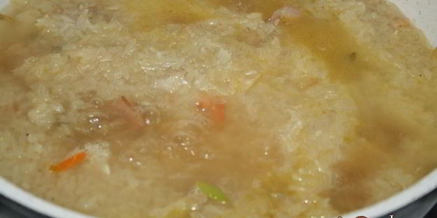 сытная рисовая каша со свининой и беконом на топленом сливочном масле