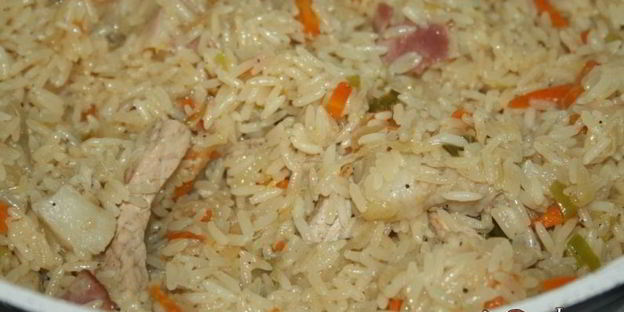 сытная рисовая каша со свининой и беконом на топленом сливочном масле