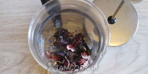 чай с каркаде и лавандой