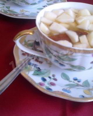 Чай с яблоками и корицей