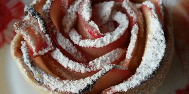 чайные розочки в слоеном тесте