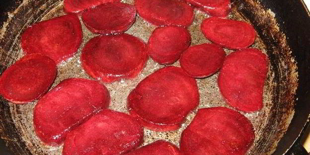 горячая свекла с пряным соусом