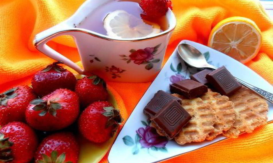 Рецепт имбирного чая с клубникой