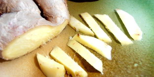 имбирный чай с клубникой