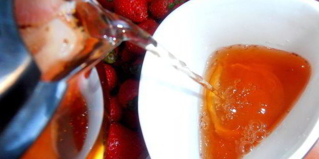 имбирный чай с клубникой