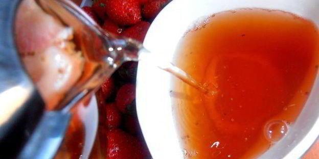 имбирный чай с клубникой