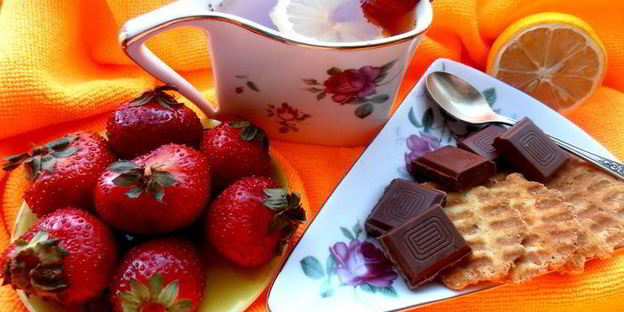 имбирный чай с клубникой