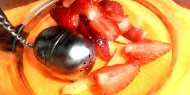 имбирный чай с клубникой