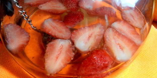 имбирный чай с клубникой