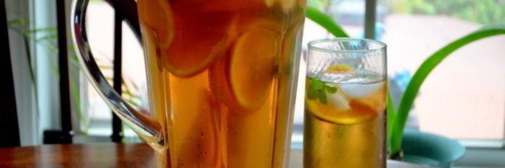 Холодный чай с фруктами