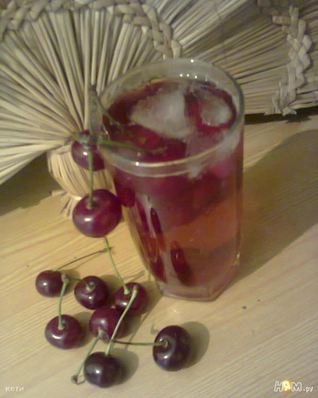 Холодный чай с вишней