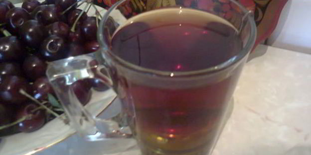 холодный чай с вишней