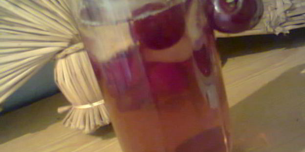 холодный чай с вишней