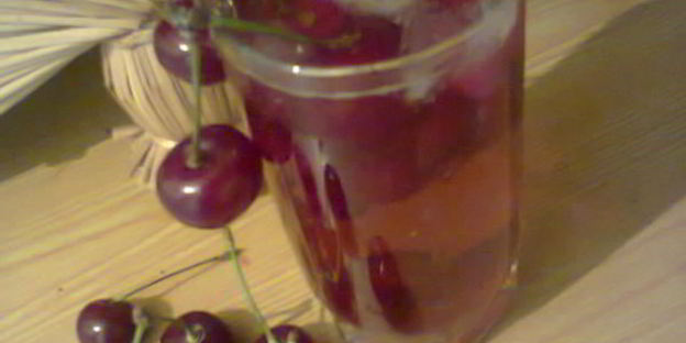 холодный чай с вишней