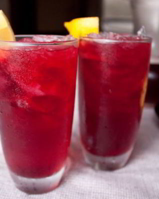 Холодный красный чай с имбирем