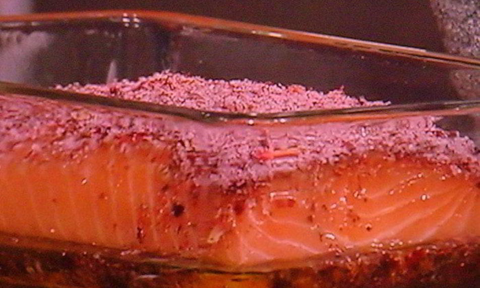 Рецепт лосося, засоленного в листьях чая каркаде