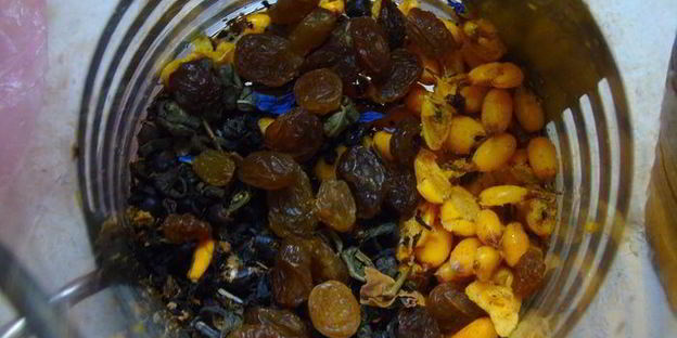 можжевелово-облепиховый чай с изюмом