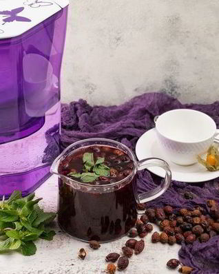 Витаминный чай с черной смородиной и шиповником