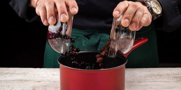 витаминный чай с черной смородиной и шиповником