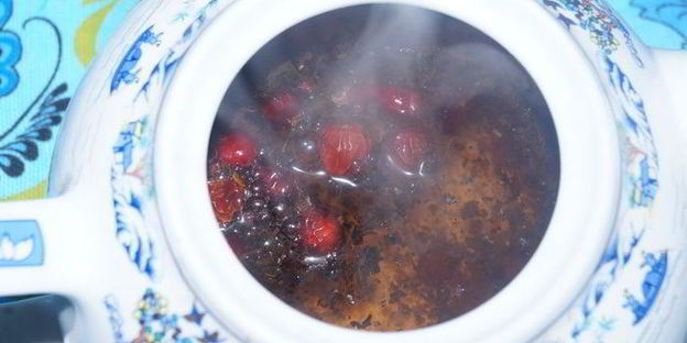 витаминный чай с клюквой и шиповником