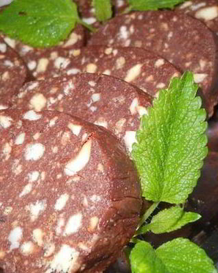 Вкусная чайная колбаска из печенья