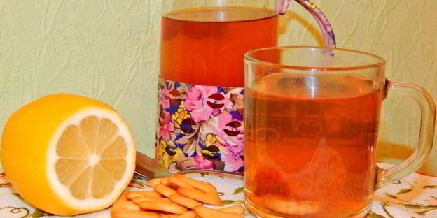 зеленый чай с клубникой и бананом