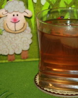 Чайный напиток с нектаринами и клубникой