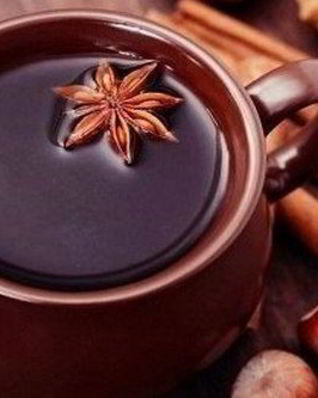 Домашний глинтвейн с корицей и мускатным орехом