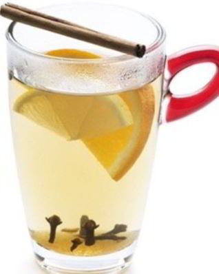 Глинтвейн из белого сухого вина с ромом и изюмом