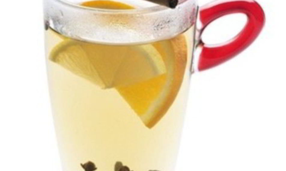 Рецепт глинтвейна из белого сухого вина с ромом и изюмом