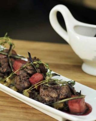 Куриная печенка с соусом из глинтвейна