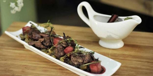 куриная печенка с соусом из глинтвейна