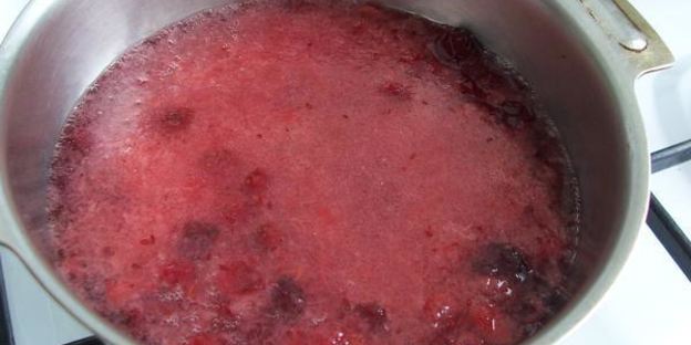 кисель клюквенный горячий со сливками