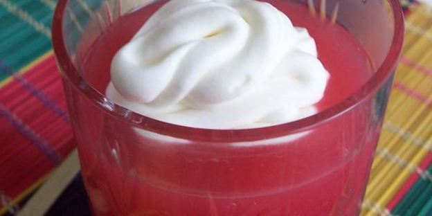 кисель клюквенный горячий со сливками