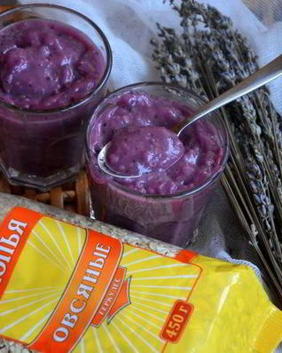 Овсяный кисель с черникой