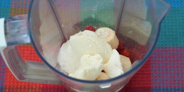 клубнично-банановый коктейль