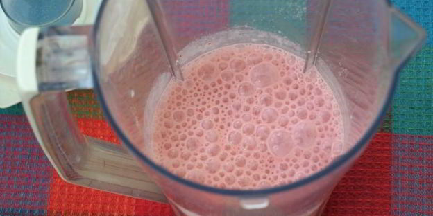 клубнично-банановый коктейль