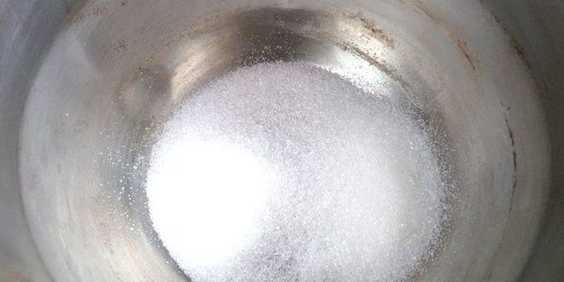 карамельный кофе под сливочной шапочкой