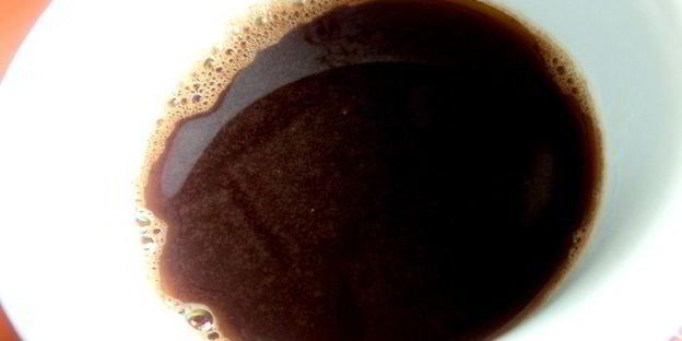 карамельный кофе под сливочной шапочкой