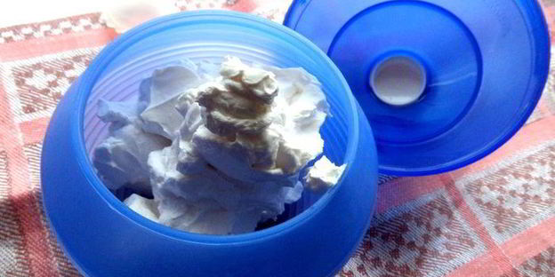 карамельный кофе под сливочной шапочкой