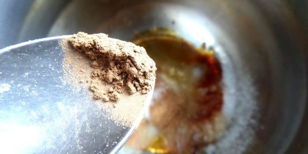 карамельный кофе под сливочной шапочкой